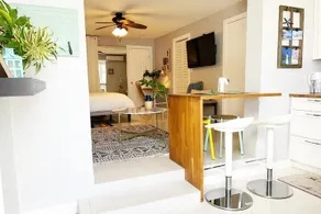 Beach studio w/patio- AC - Free parking & laundry! - Image 4