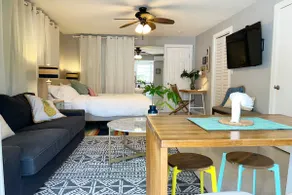 Beach studio w/patio- AC - Free parking & laundry! - Image 2