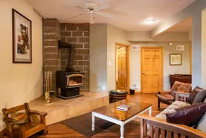 Relaxing getaway on 22 acres w/ breathtaking views - Image 2
