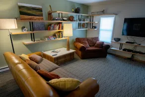 Great Location by bay + beaches. Clean + artsy - Image 5