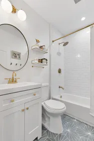 Centrally Located Arlington Bungalow - Image 4