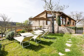 Estate overlooking the vineyards, Jacuzzi and pool - Image 2