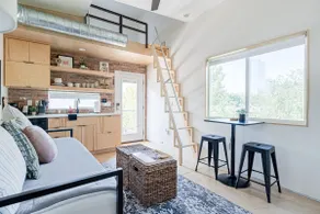 Trendy East Austin Location, Downtown Staycation - Image 2