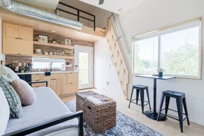 Trendy East Austin Location, Downtown Staycation - Image 3
