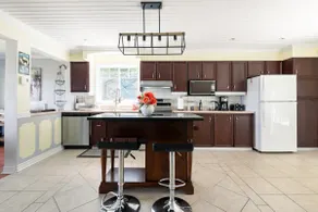 Cozy Lakefront Chalet with SPA near Mt-Tremblant - Image 2