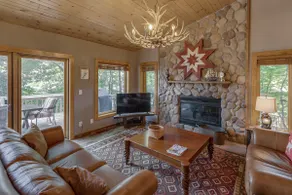 Rooney's Lakefront Gull Cabin - Image 4