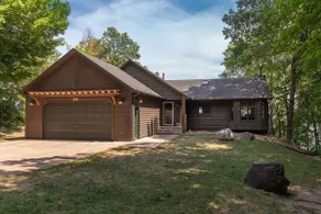 Rooney's Lakefront Gull Cabin - Image 2