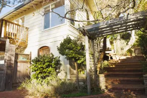 Charming, perfect location, large, super clean! - Image 2