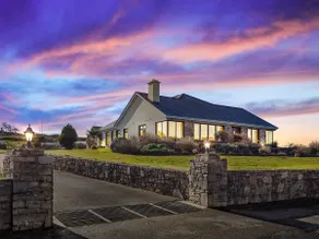 Spectacular Setting Overlooking Beach - Image 3