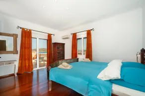 Beachfront Luxury Villa, heated Infinity Pool - Image 4