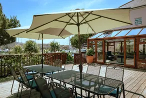 Wellington Quay waterside house 6-bedrooms for 12 - Image 2