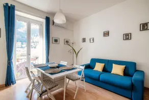 The Blue Hideaway - close to the Lake with parking - Image 5