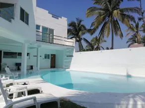 CasaLUZ * BEACH HOME * -Heated Pool- - Image 4
