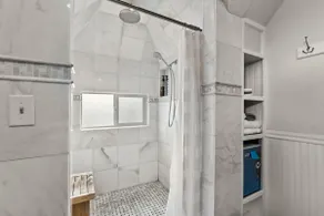 Peaceful Loft Retreat in Historic Victorian - Image 3