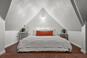 Peaceful Loft Retreat in Historic Victorian - Image 2