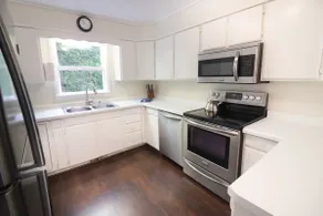 Middle Road Manor - Image 3