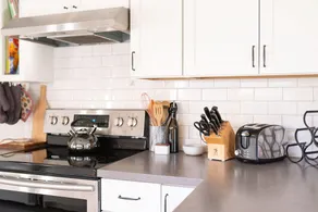 South Hill Charm, Full Kitchen, King Bed - Image 5