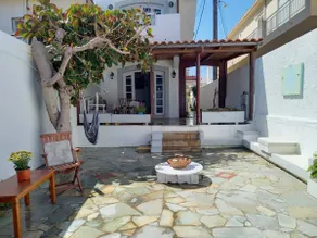 Asteri Traditional Seafront Apartment - Image 4