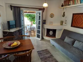 Asteri Traditional Seafront Apartment - Image 2
