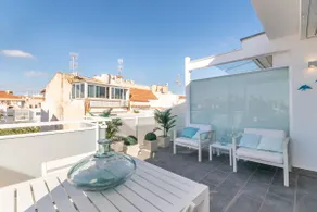 Modern penthouse with large terrace right by the beach - Image 5