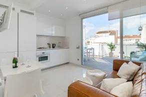 Modern penthouse with large terrace right by the beach - Image 2