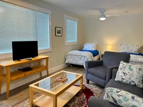 Acadia 1 bedroom! 5 minute walk into town - Image 3