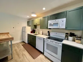 Acadia 1 bedroom! 5 minute walk into town - Image 5