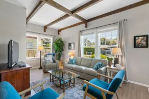 Carpinteria charming beach bungalow - Image 2