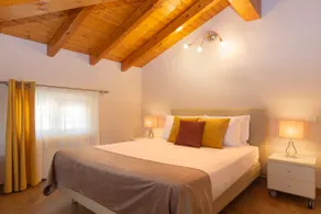 Attic with panoramic views and swimming pool, 10 minutes away - Image 4