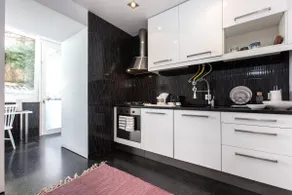 Renovated Apart with Private Courtyard, By TimeCooler - Image 4
