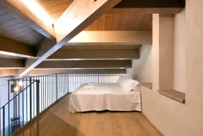 Exclusive Apartment: 5 Bedrooms with firelace - Image 5