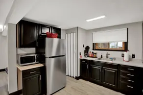 Heart of Downtown | 2BR 2BA | Min to UF | Apt. B - Image 3