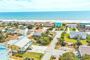 Steps to beach - Whole Carolina House sleeps 16+ - Image 3