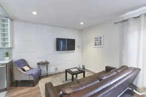 Modern Mountain Gateway | Easy Hwy 1 Access West - Image 4