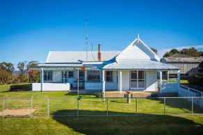Dar-el -Great Old World Charm, pet friendly home! - Image 2