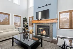 Upgraded 3-Bed Chalet in Blue Mtn Village - Image 2