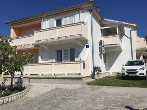 The apartment is located in the resort of Palit on the island of Rab - Image 4