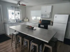 Point Clark Cottage Getaway - Image 3