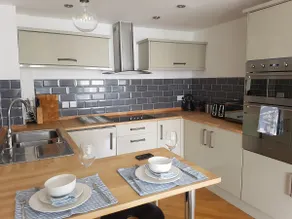 Warwick Market Place Apartment - Image 2