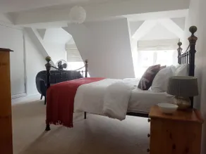 Warwick Market Place Apartment - Image 3