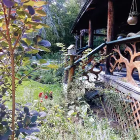 Deer Valley Retreat, Lovely Log Cabin with Fireplace & Garden Views- Perfect for a Relaxing Getaway! - Image 4