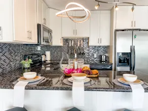 Bright & Breezy Condo and Beach w/ Free Parking!! - Image 4