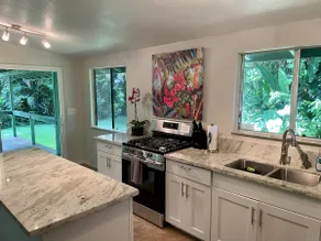 Cottage on tropical flower farm - Image 3