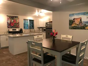 Cottage on tropical flower farm - Image 4