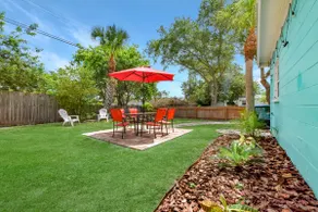 Beautifully Renovated 4Bd/2Ba House w/ 2 Kitchens! - Image 5