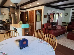 Pine Grove Hideaway - Image 4