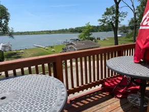 Enjoy Year Round Vacation On Pistakee Lake - Image 5