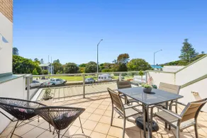 Blue Door - Lorne Holiday Stays - Image 2