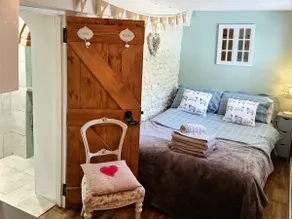 Cosy little country cottage with luxury hot tub - Image 4