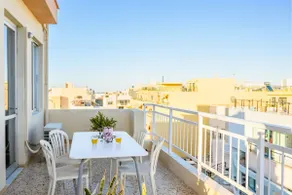 Big Terrace Apartment in the City Center - Image 2